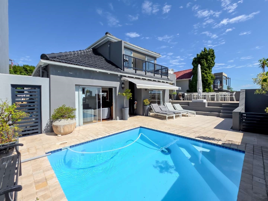 4 Bedroom Property for Sale in Fresnaye Western Cape